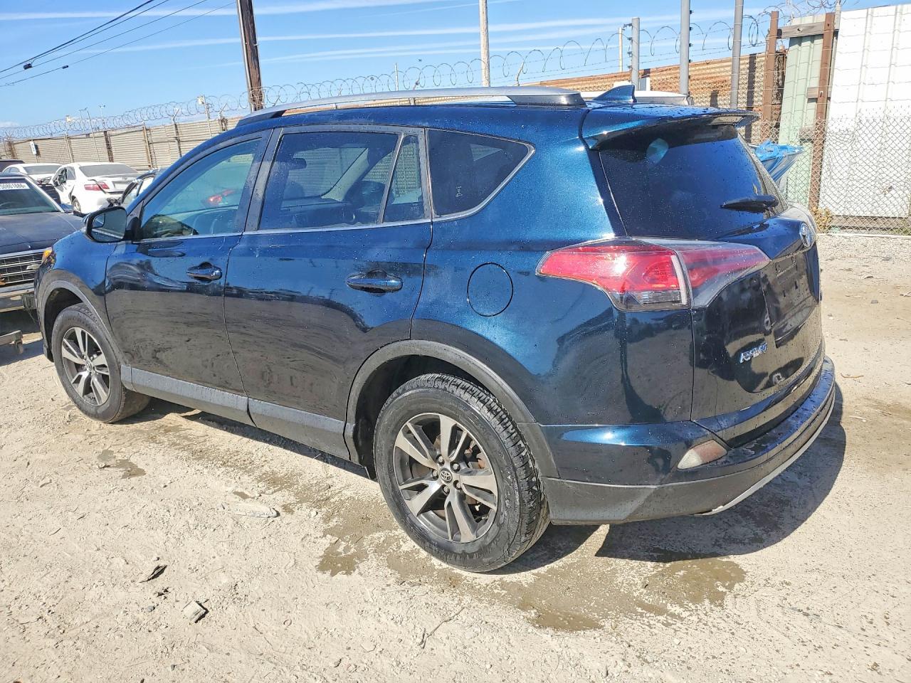2017 Toyota Rav4 Xle - Image 2