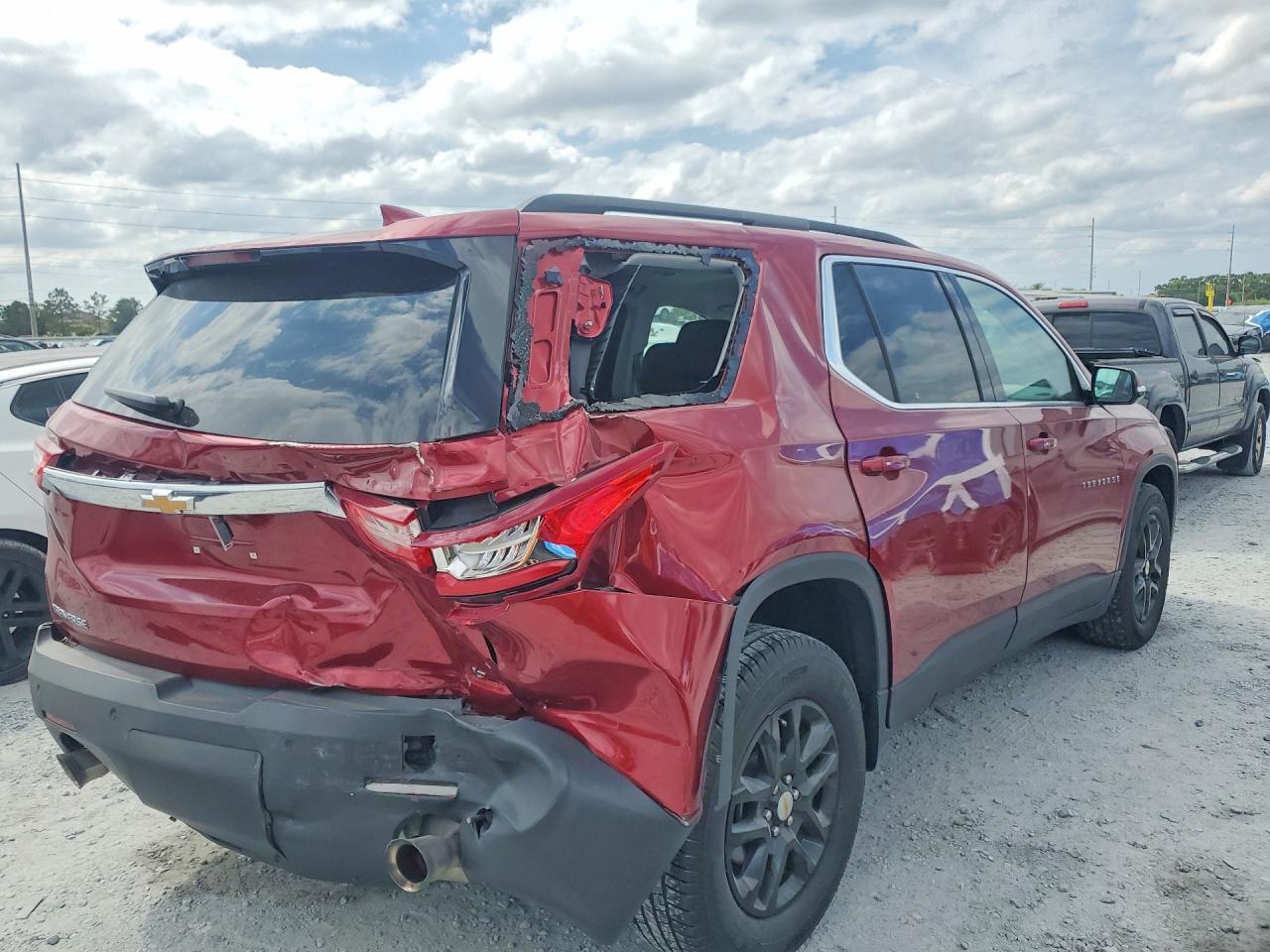 2020 Chevrolet Traverse Lt - Image 3