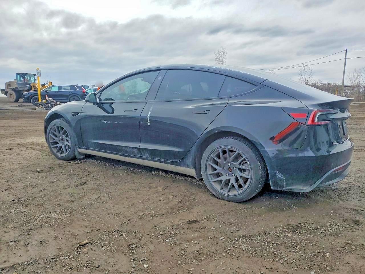 2024 Tesla Model 3 - Фото 2