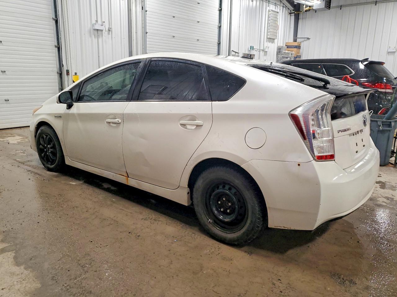 2011 Toyota Prius Two - Фото 2