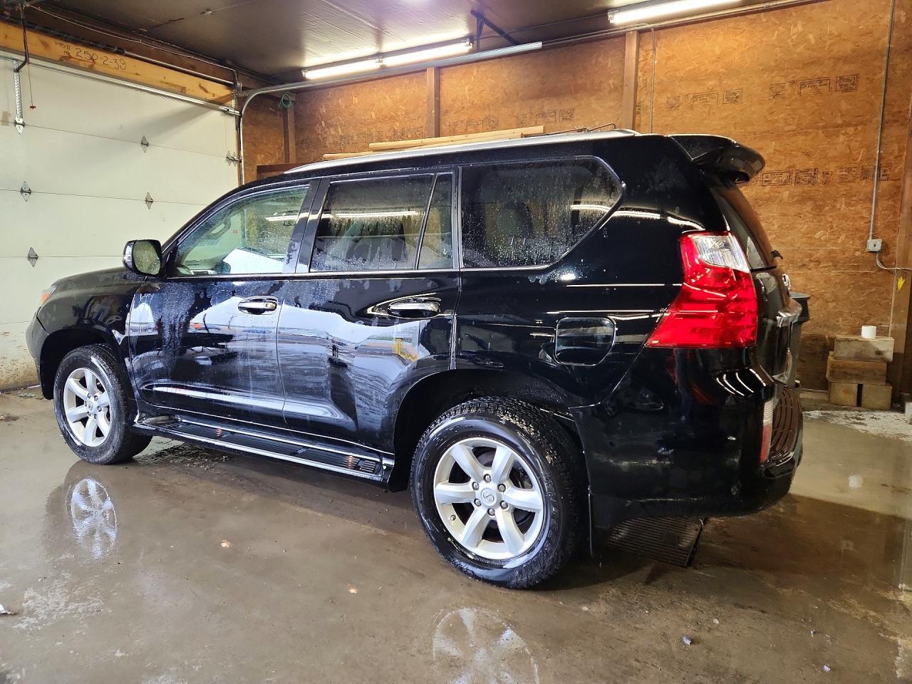 2011 Lexus Gx 460 - Image 2