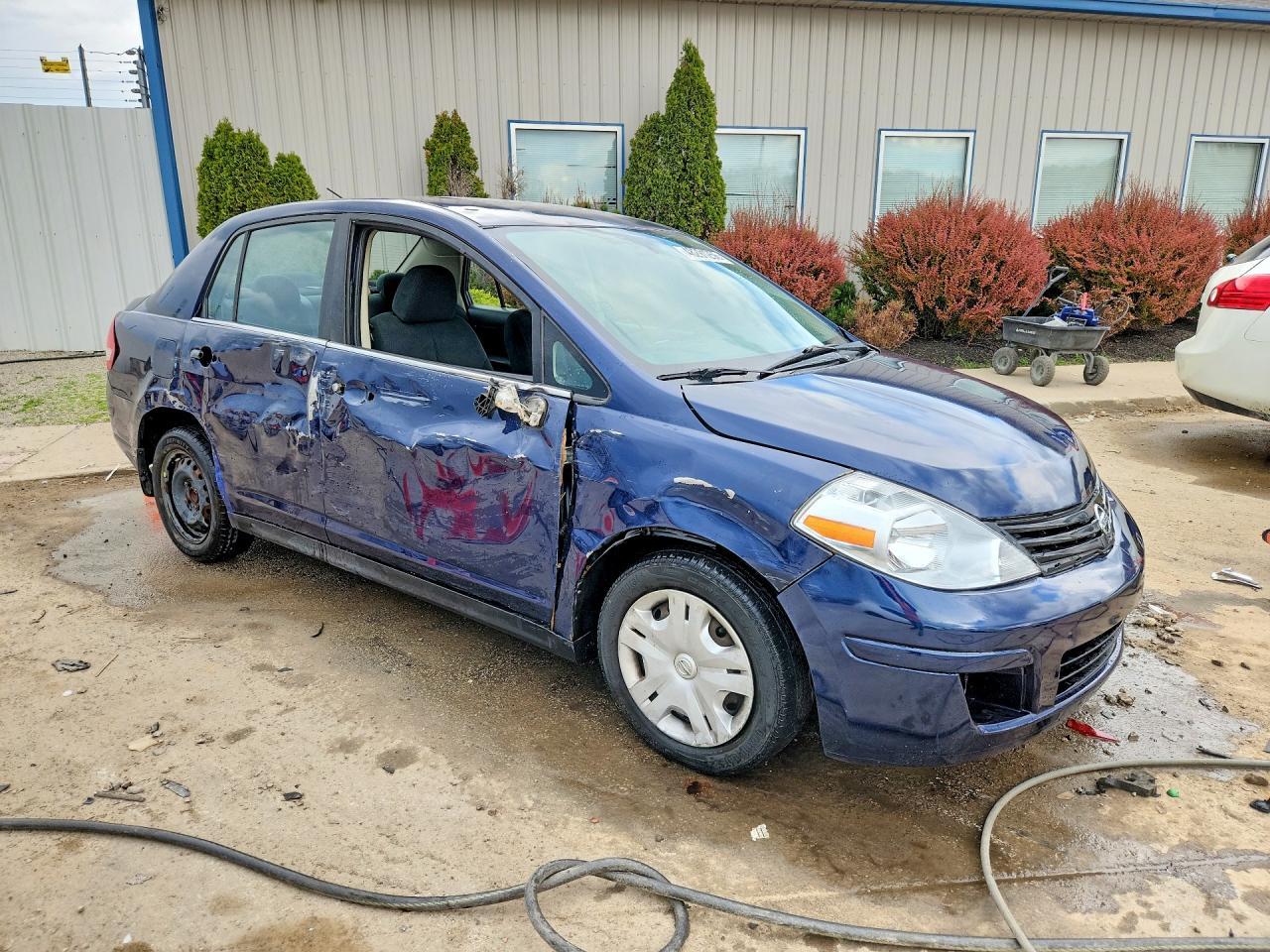 2010 Nissan Versa 1.8 S - Фото 4