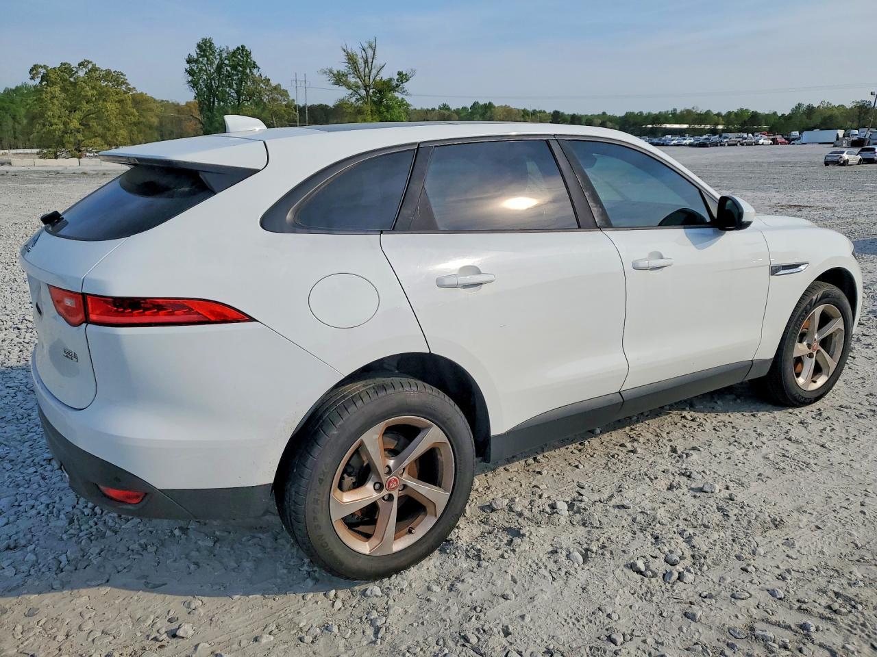 2017 Jaguar F-Pace Premium - Image 3