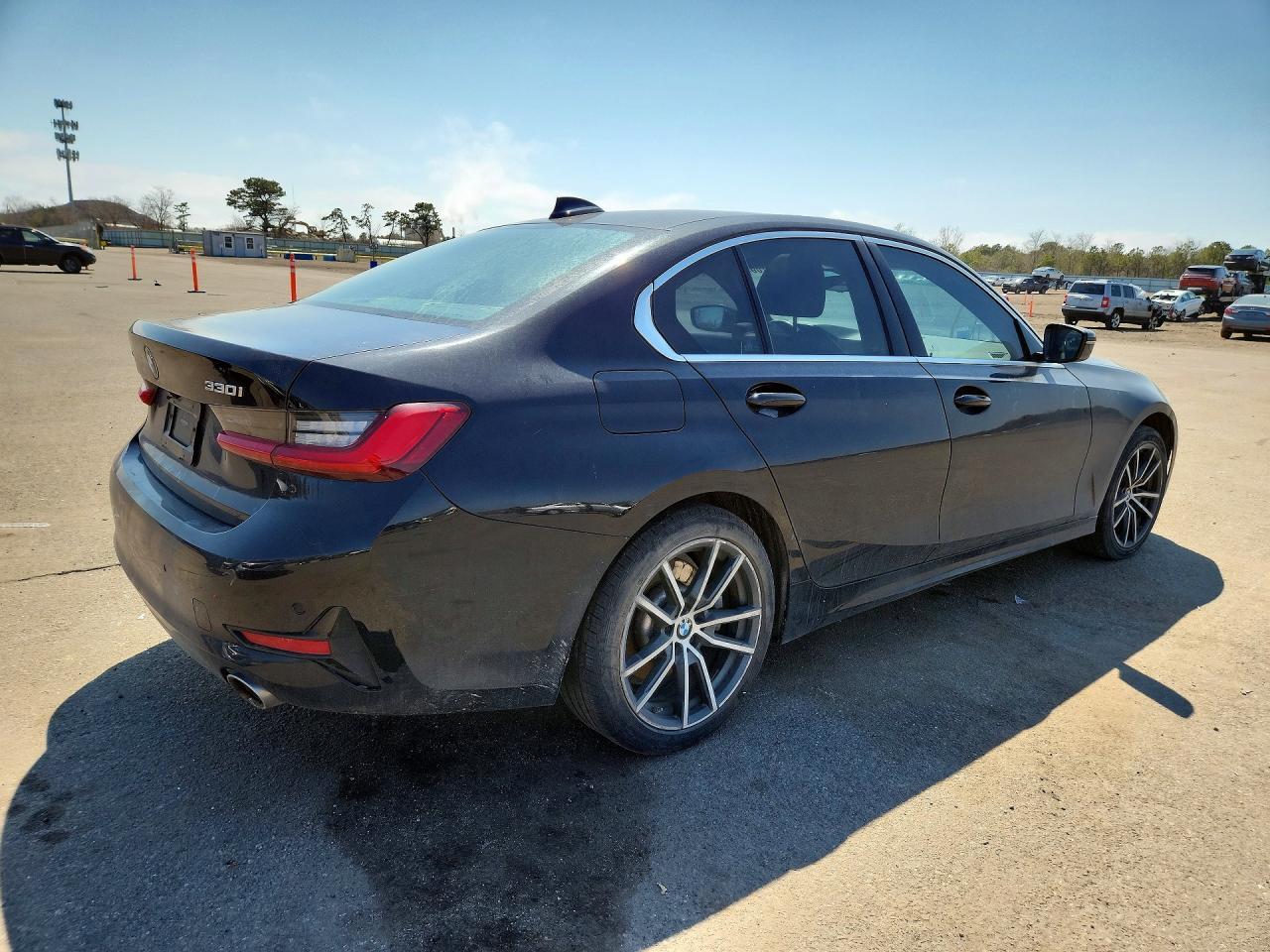 2020 BMW 330Xi - Фото 3