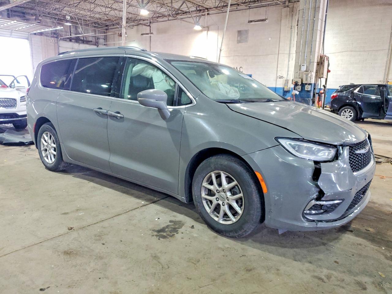 2022 Chrysler Pacifica Touring L - Image 4