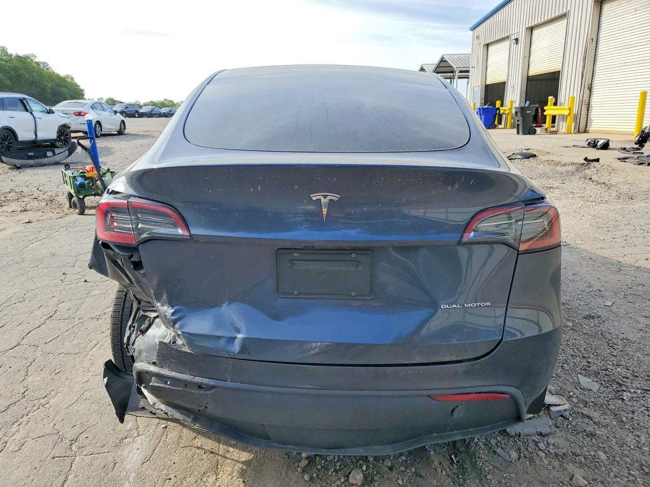 2024 Tesla Model Y - Фото 6