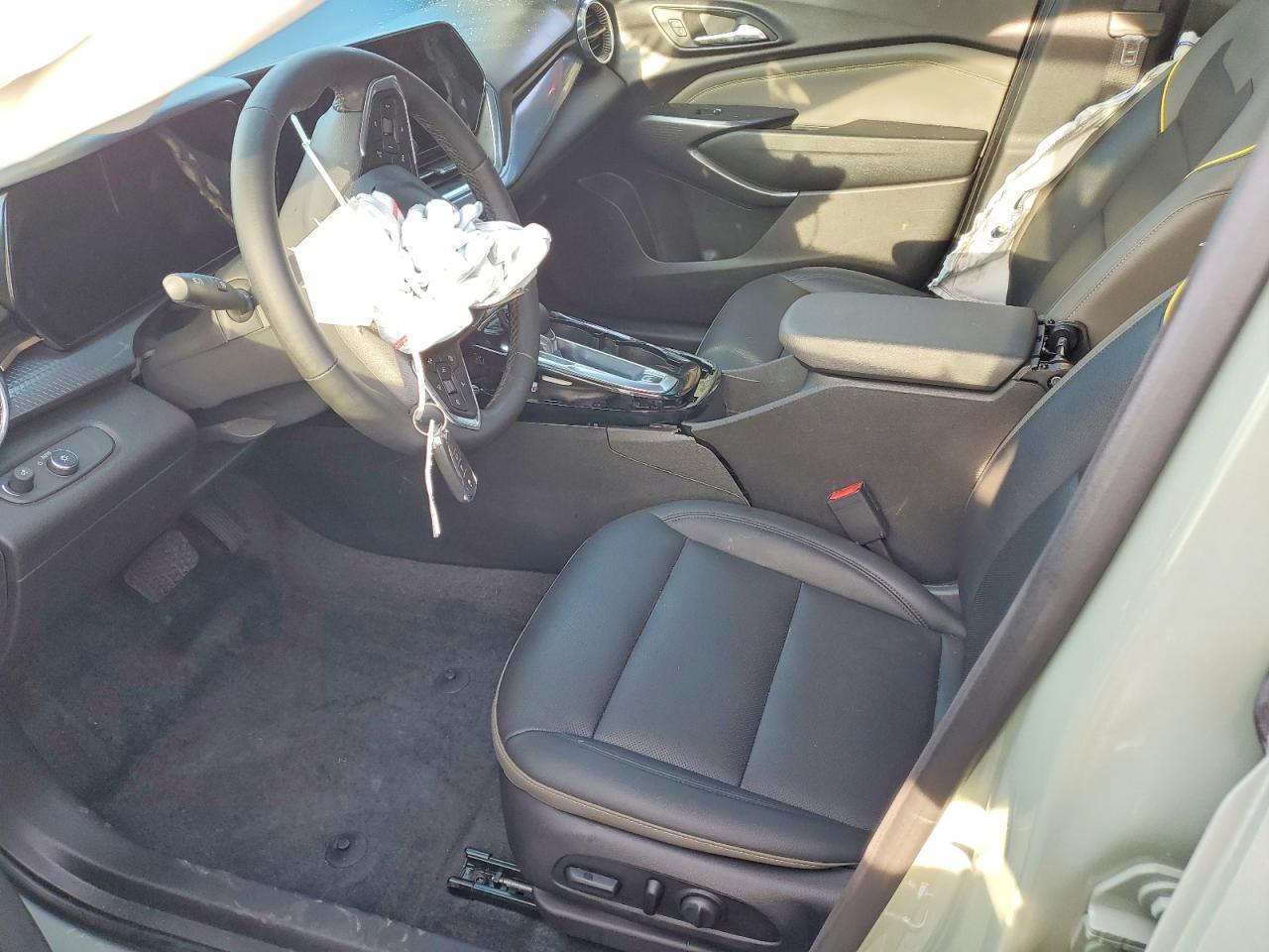 2025 Chevrolet Trax Activ - Image 7