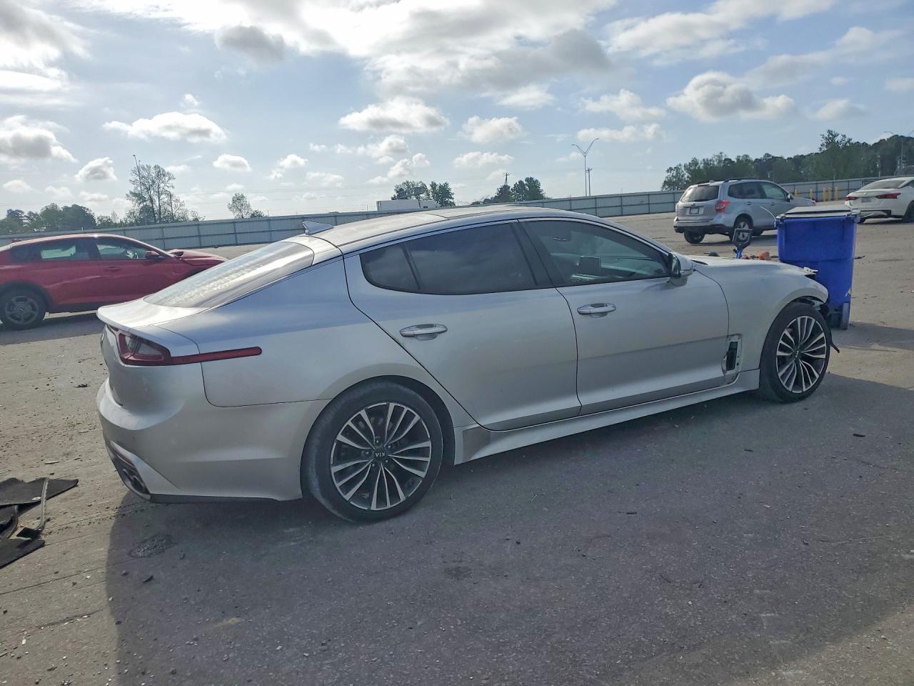2018 Kia Stinger Premium - Image 3