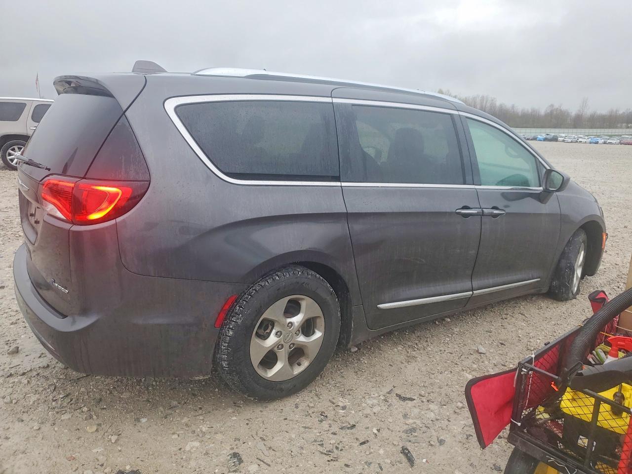 2018 Chrysler Pacifica Hybrid Touring L - Фото 3