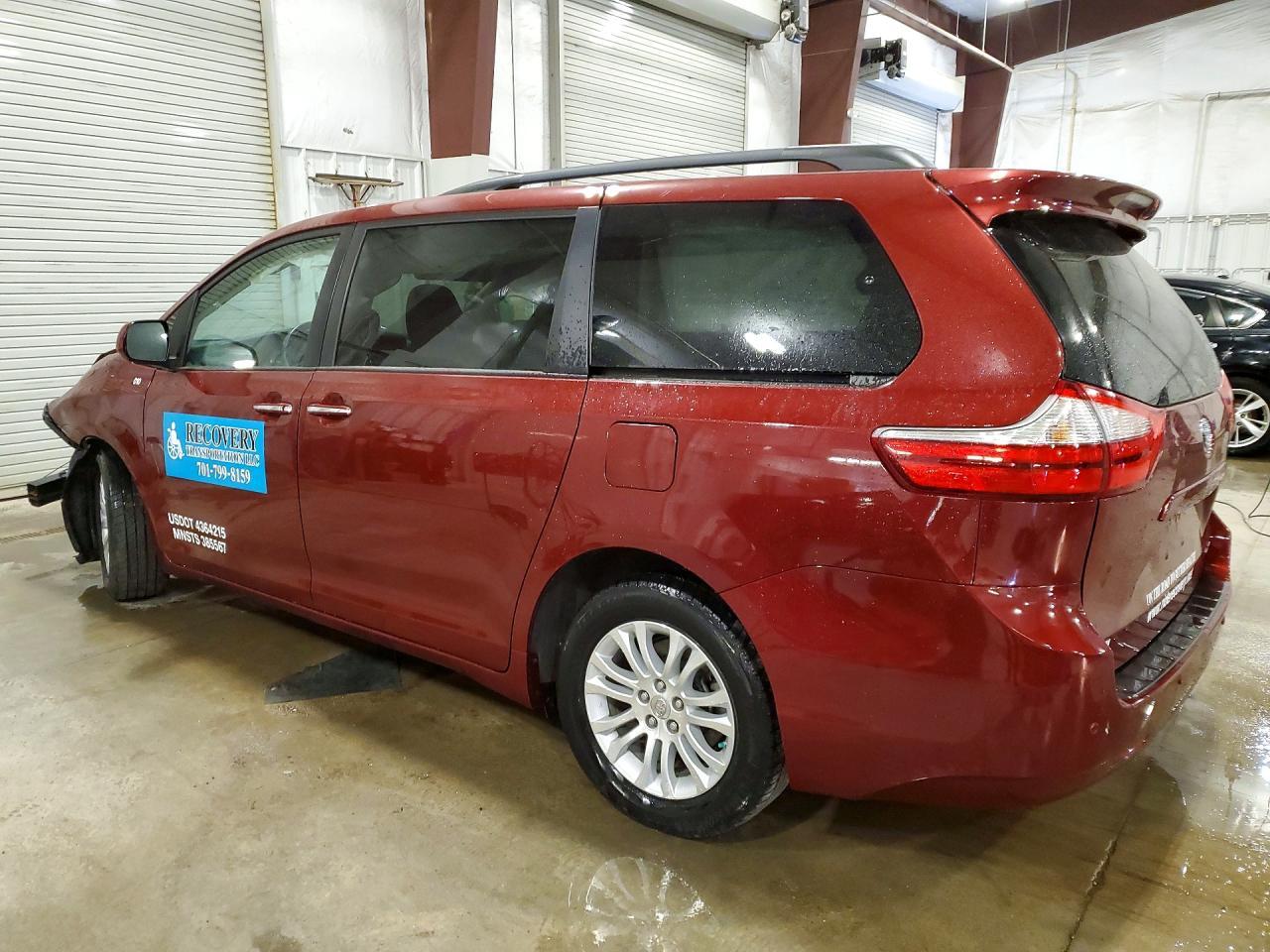 2015 Toyota Sienna Xle 8-Passenger - Фото 2