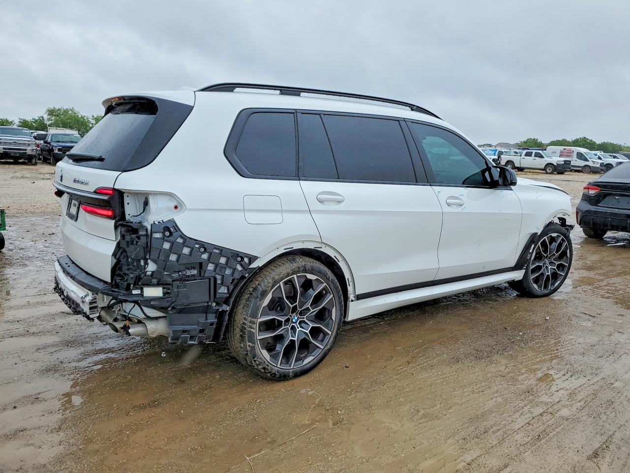 2025 BMW X7 M60I - Фото 3