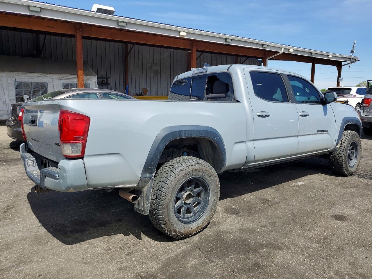 2019 Toyota Tacoma Trd Off-Road - Image 3