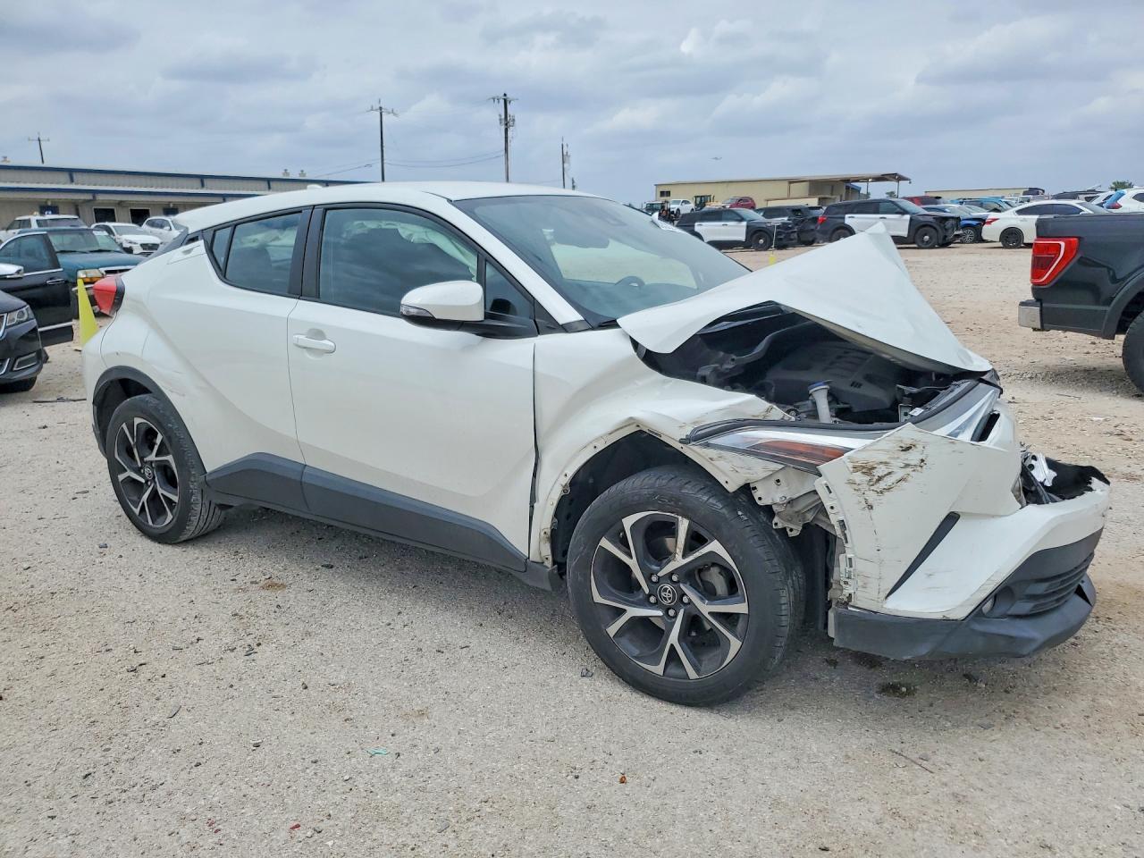 2018 Toyota C-Hr Xle Premium - Image 4