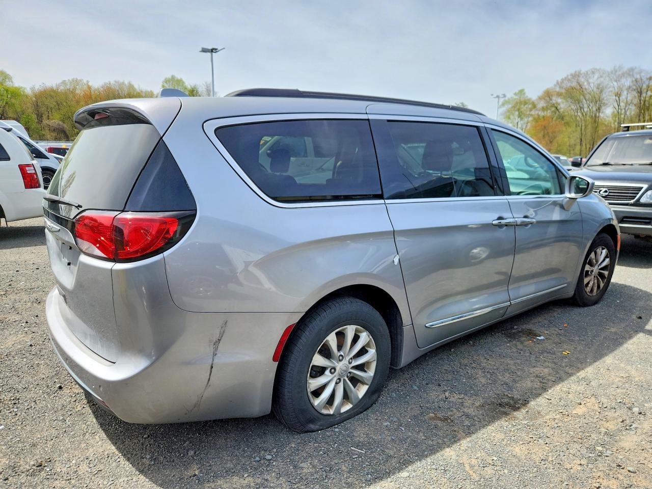 2017 Chrysler Pacifica Touring L - Фото 3