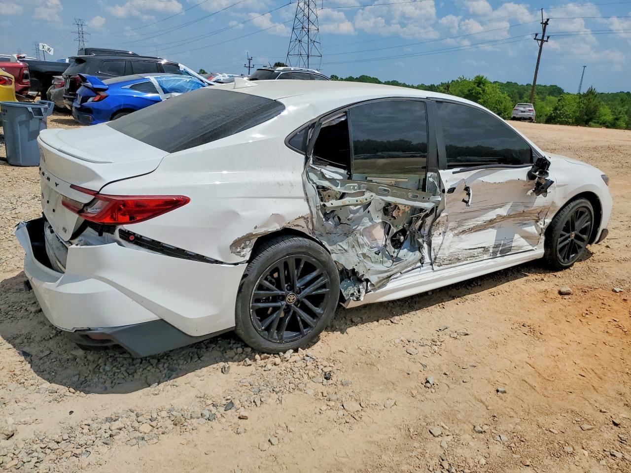 2025 Toyota Camry - Фото 3