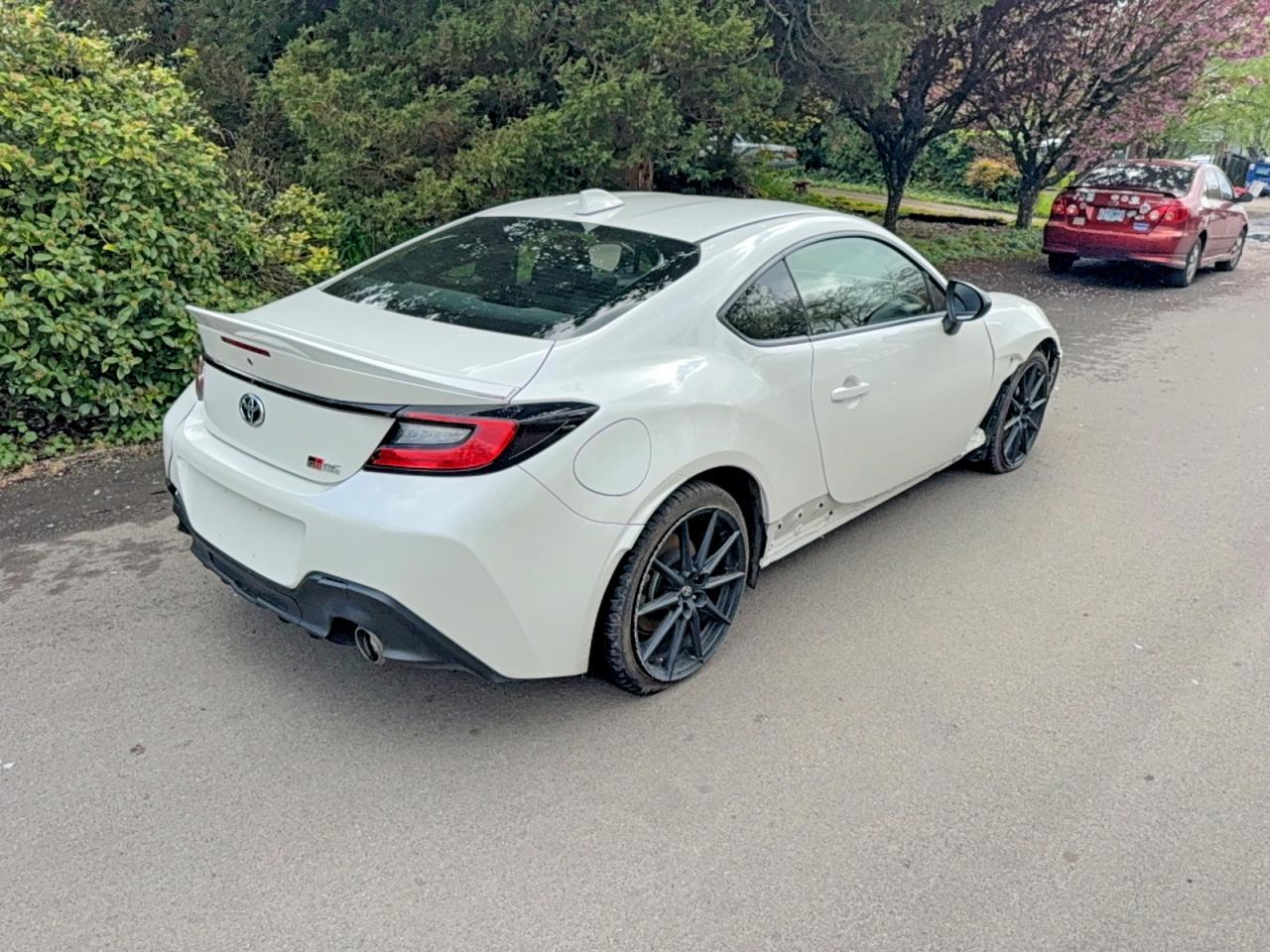 2023 Toyota Gr 86 Premium - Image 4