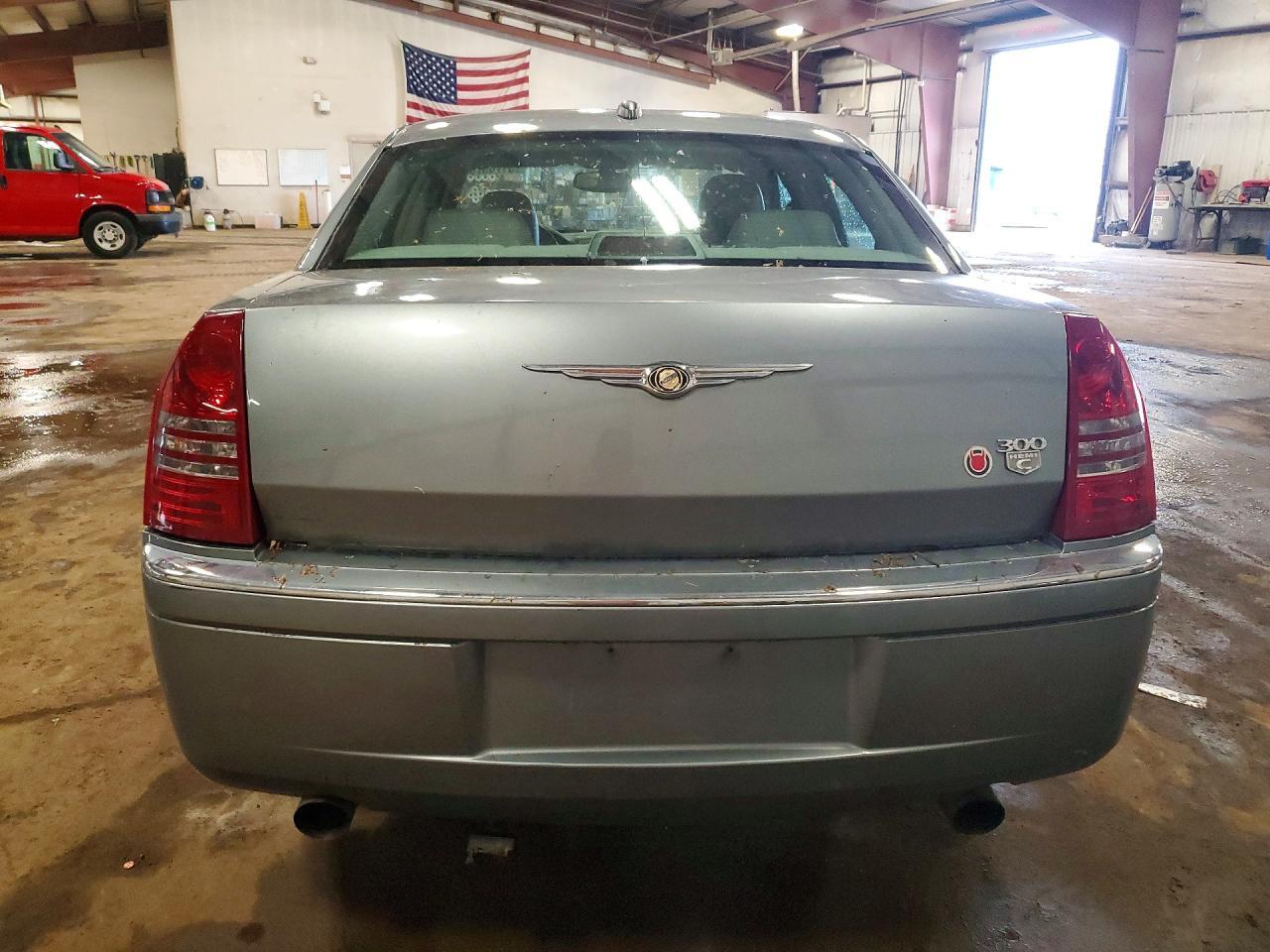 2006 Chrysler 300C - Image 6