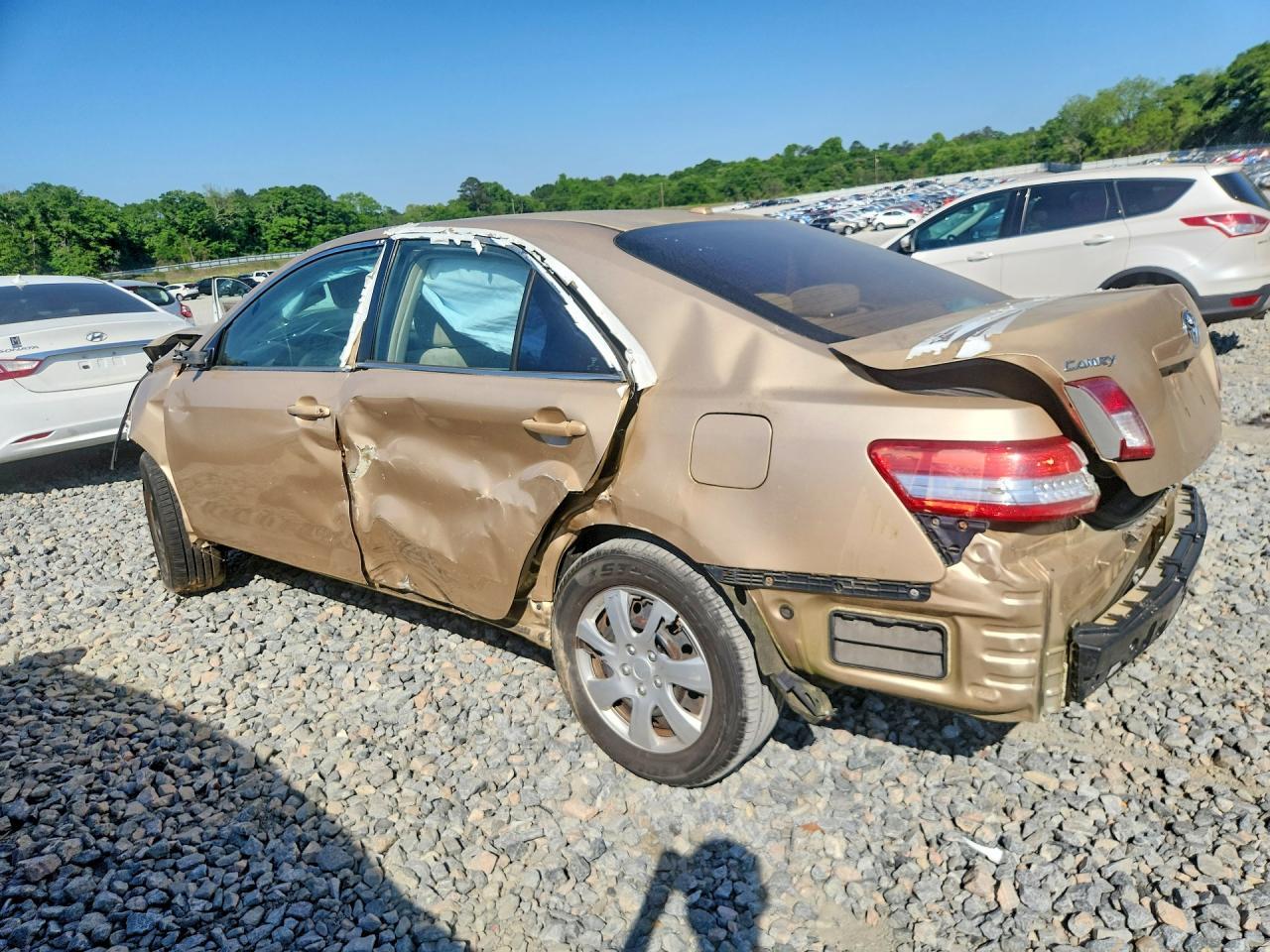 2011 Toyota Camry Le - Image 2