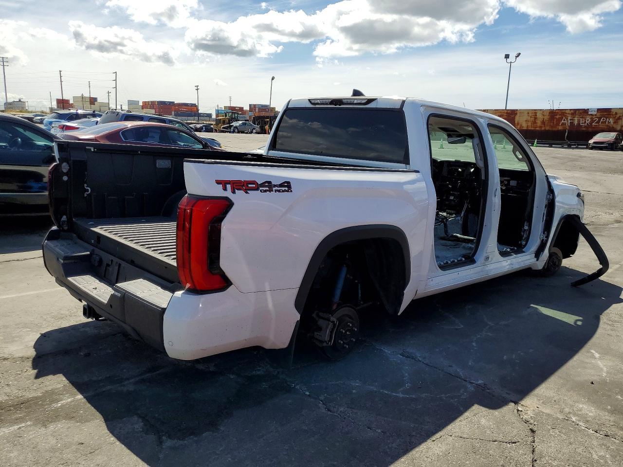 2023 Toyota Tundra Crewmax Limited - Фото 3