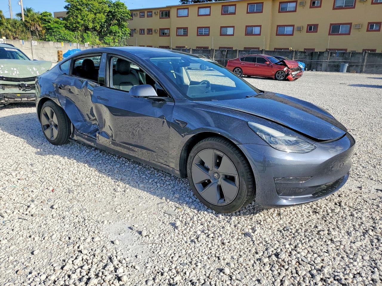 2021 Tesla Model 3 - Фото 4