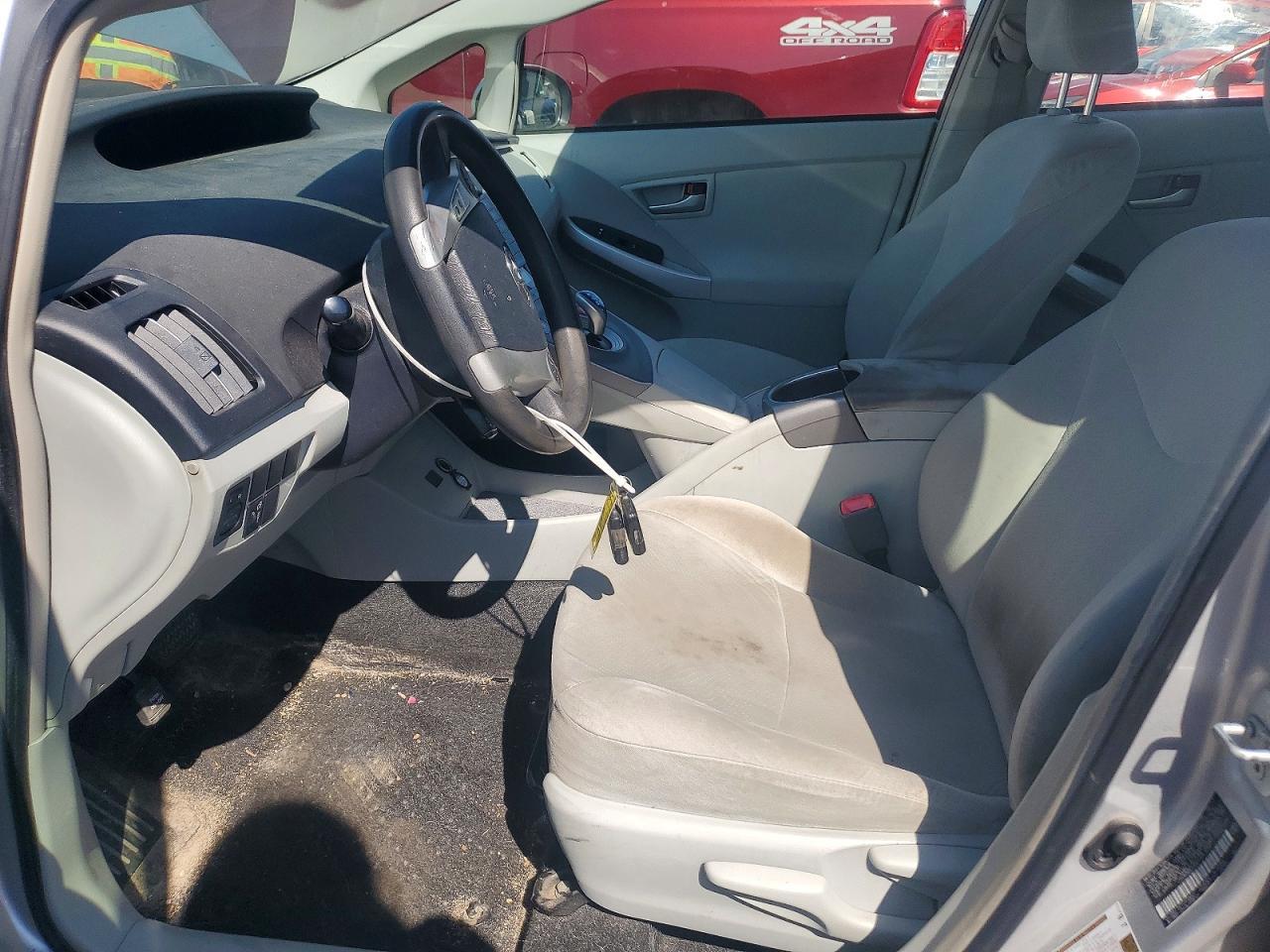 2013 Toyota Prius Two - Фото 7