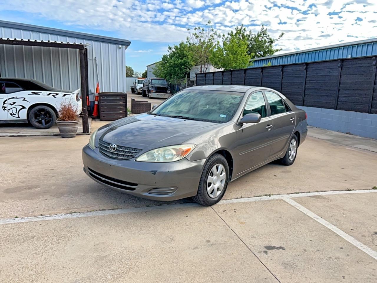 2004 Toyota Camry Le - Фото 2