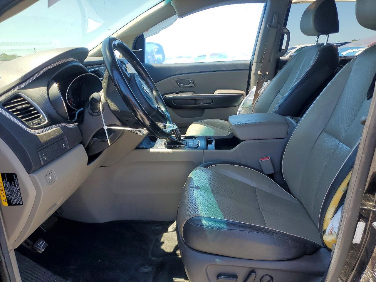 2017 Kia Sedona Lx - Image 7