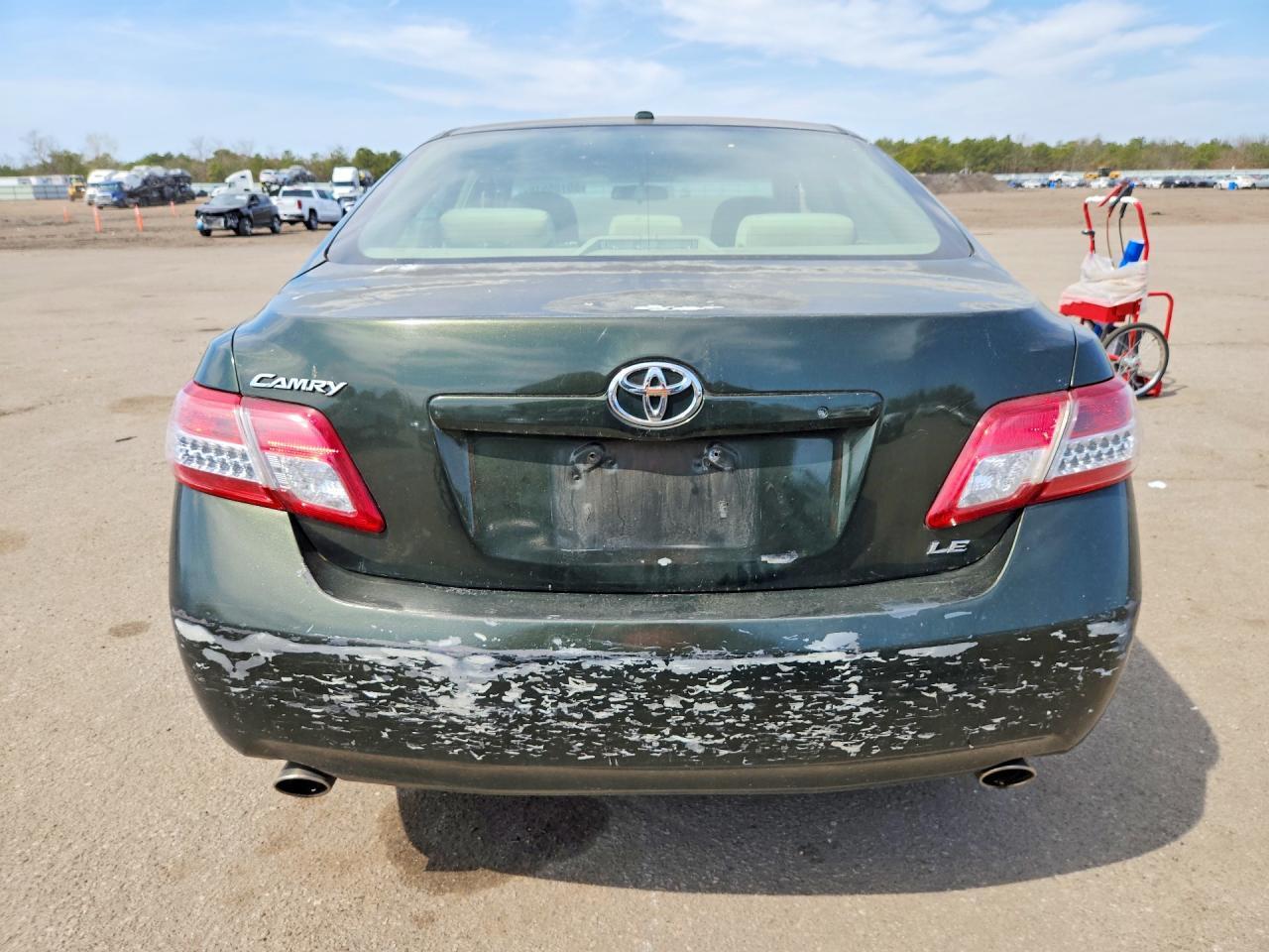 2010 Toyota Camry Le V6 - Image 6