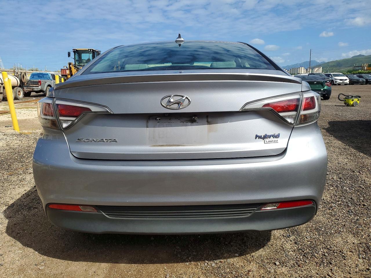 2017 Hyundai Sonata Hybrid Limited - Image 6