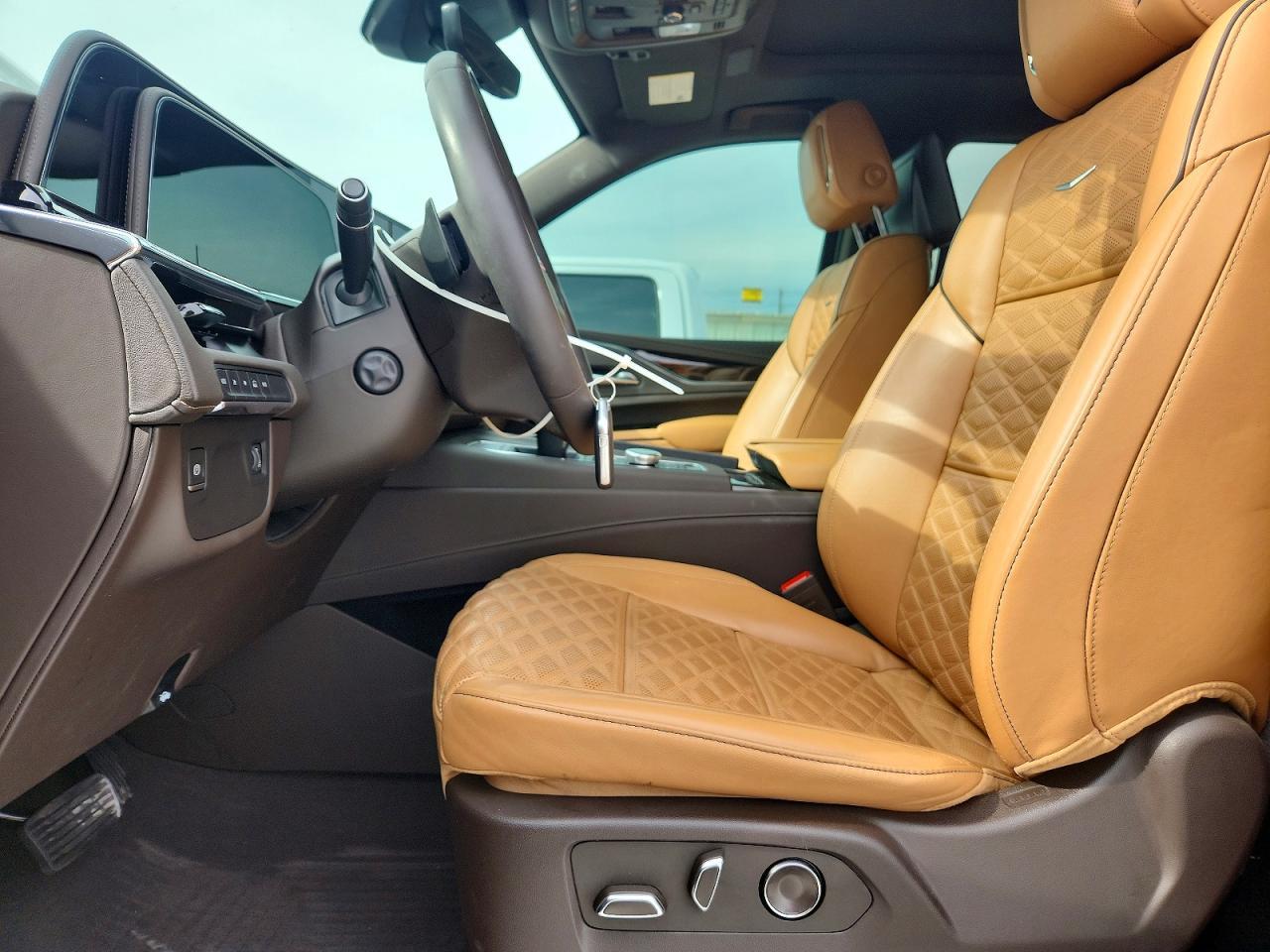 2024 Cadillac Escalade Premium Luxury - Image 7