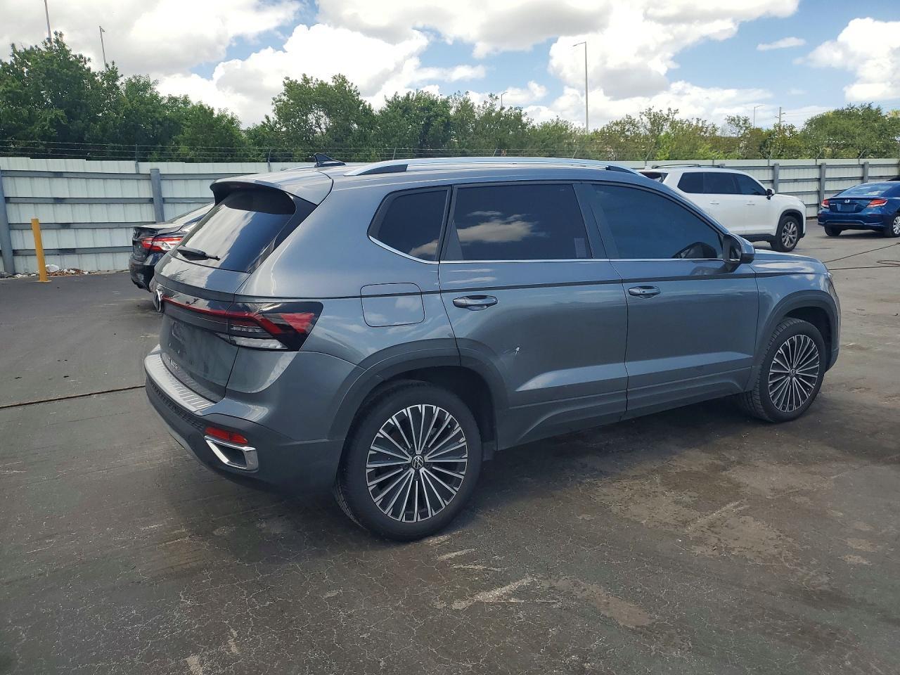 2025 Volkswagen Taos Se - Фото 3