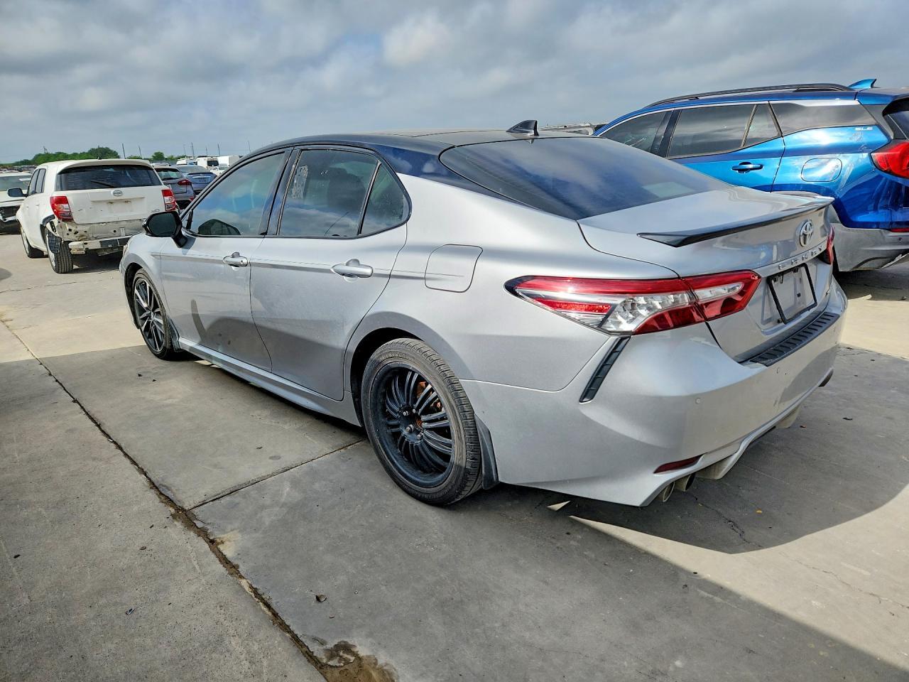 2018 Toyota Camry Xse V6 - Image 2