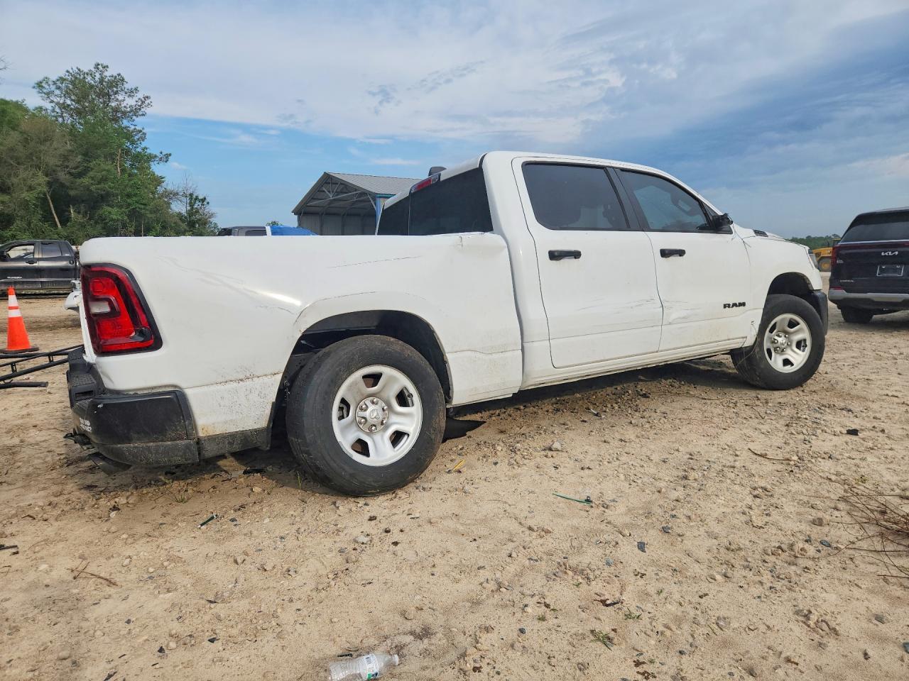 2025 Ram 1500 Tradesman - Фото 3