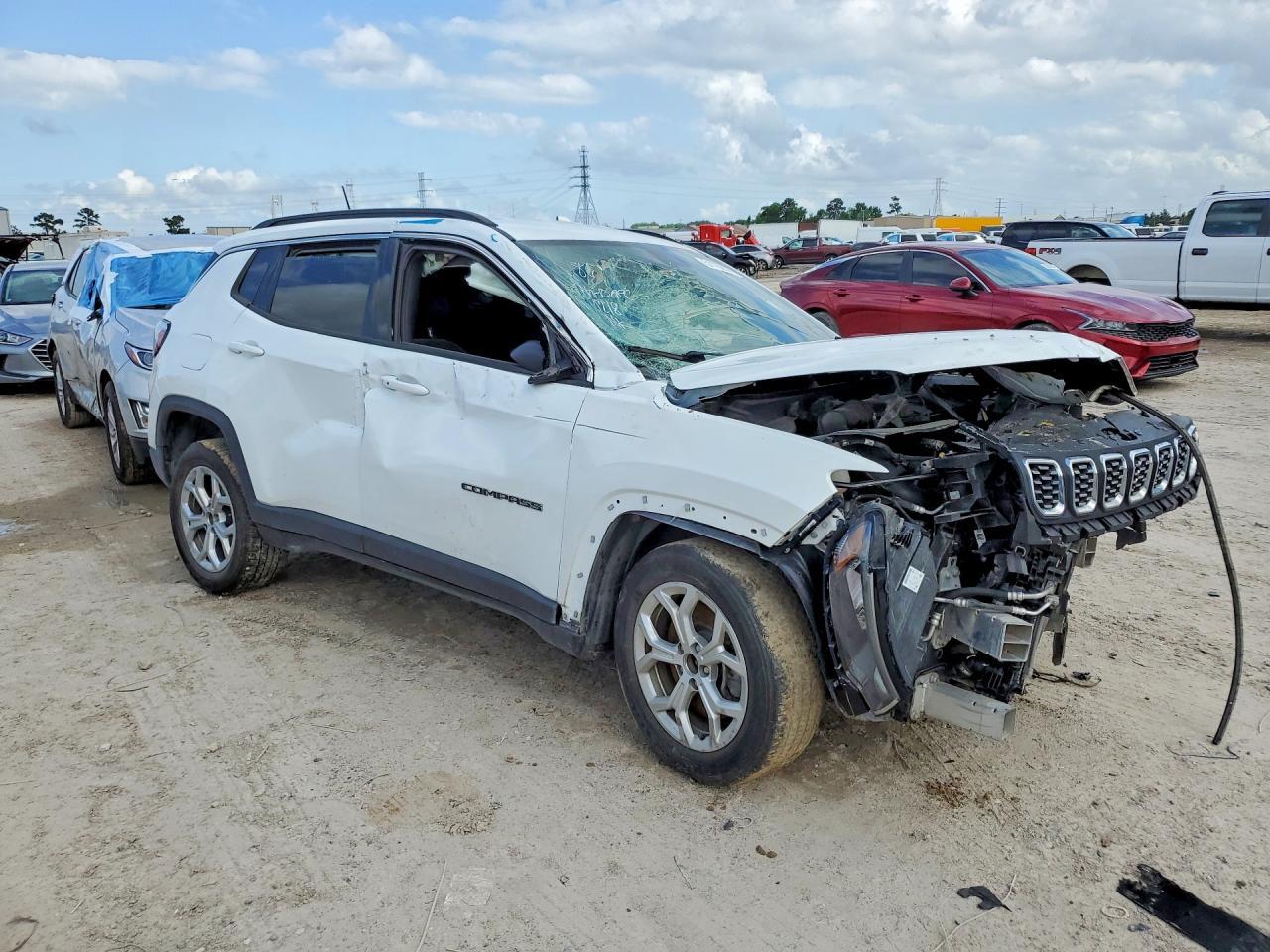 2024 Jeep Compass Latitude - Image 4