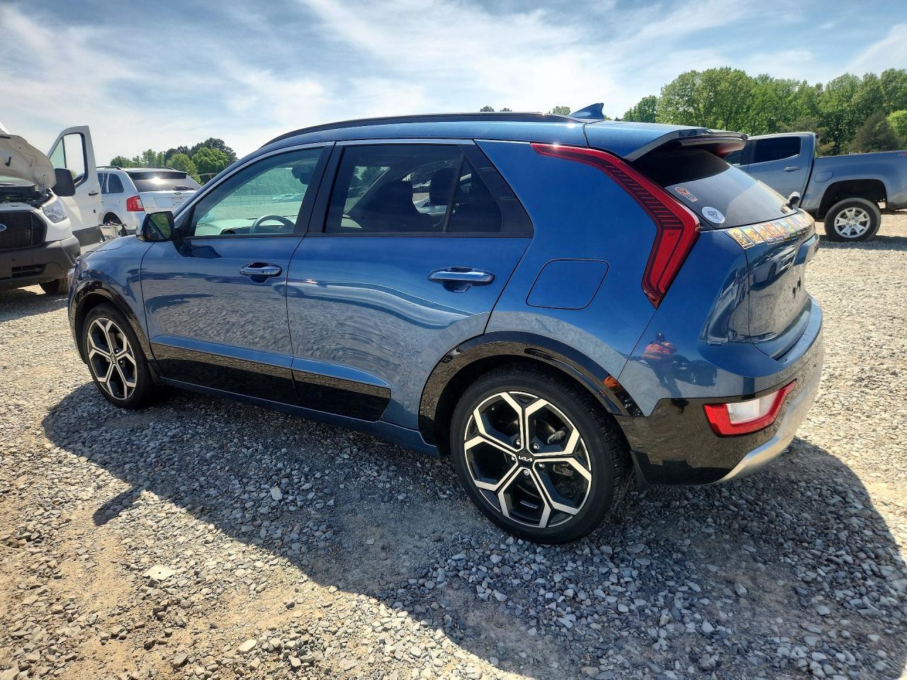 2023 Kia Niro Ex - Image 2