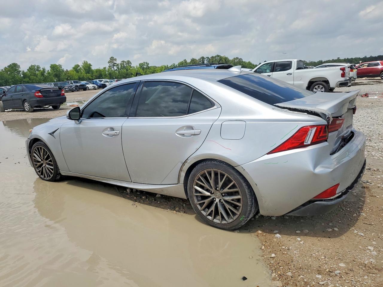 2016 Lexus Is 200T - Фото 2