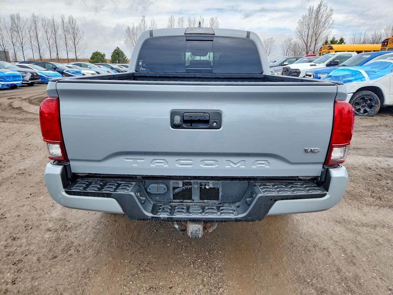 2018 Toyota Tacoma Double Cab - Image 6