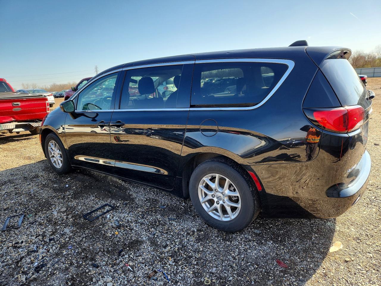 2022 Chrysler Voyager Lx - Фото 2