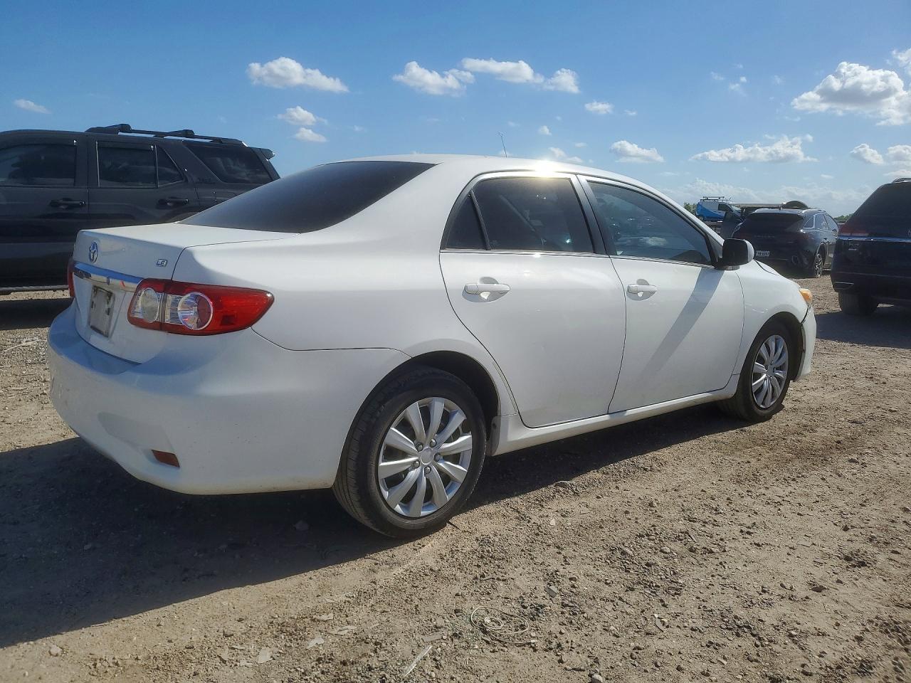 2013 Toyota Corolla Le - Image 3