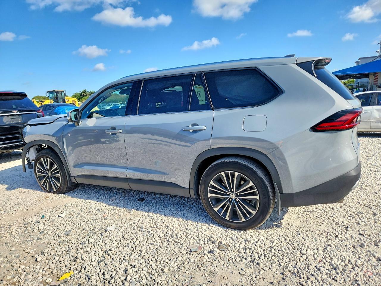 2025 Toyota Grand Highlander Hybrid Max Platinum - Image 2