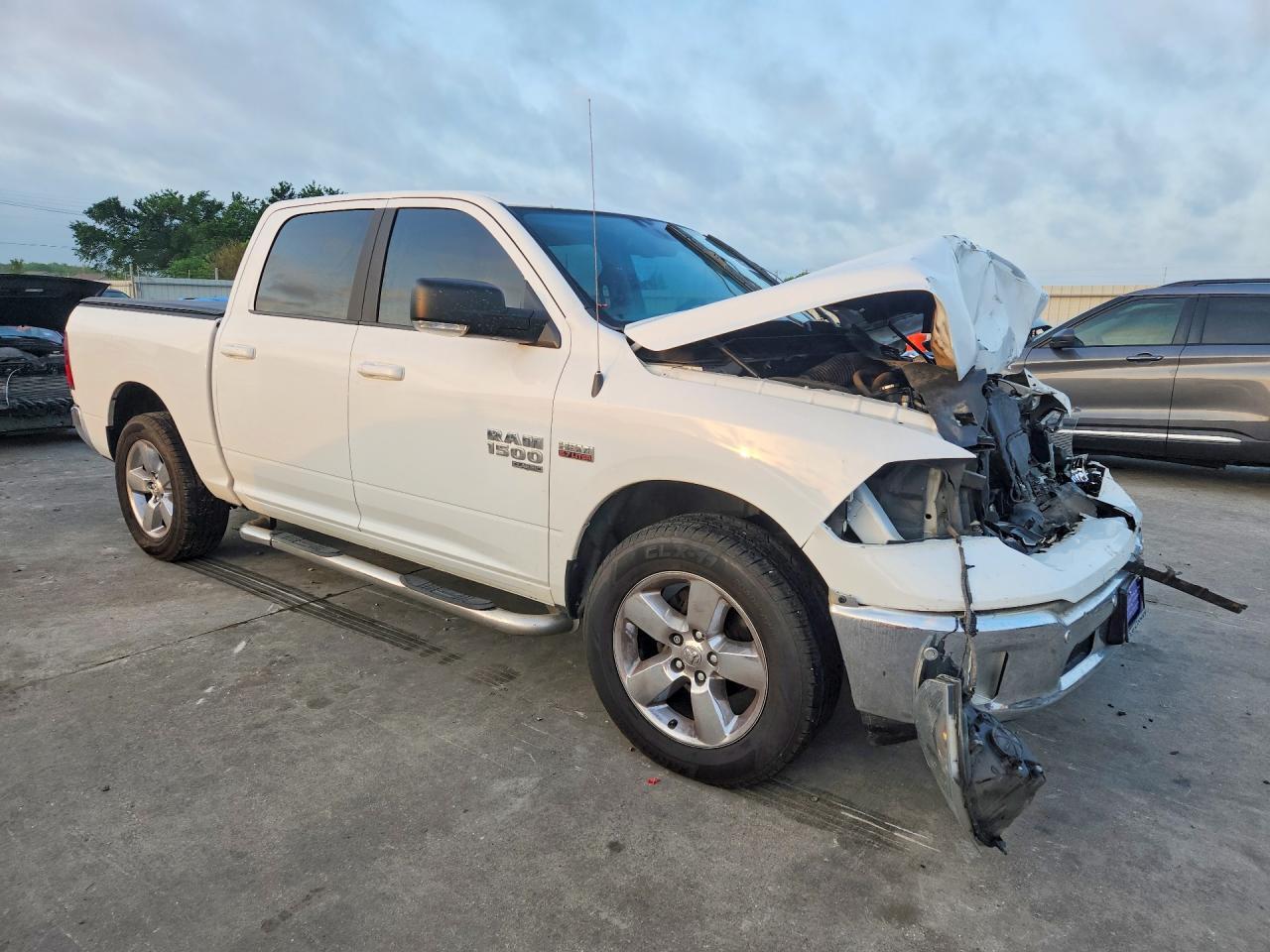 2019 Ram 1500 Classic Slt - Image 4