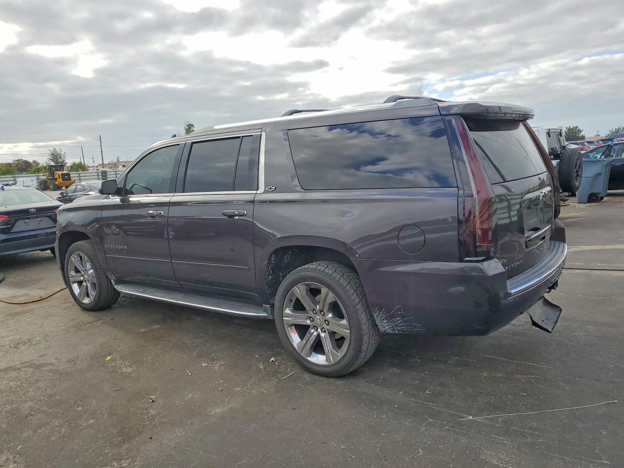 2016 Chevrolet Suburban C1500 Ltz - Image 2
