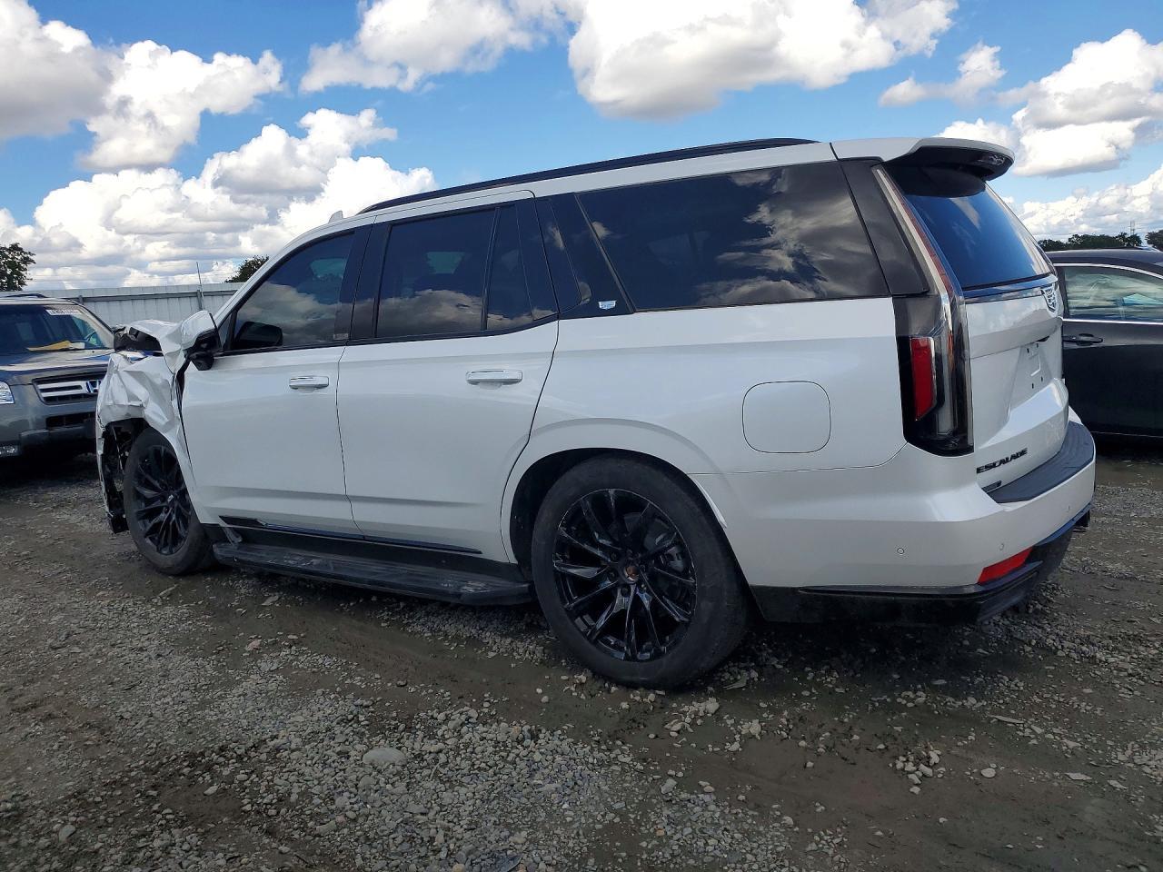 2023 Cadillac Escalade Sport Platinum - Image 2