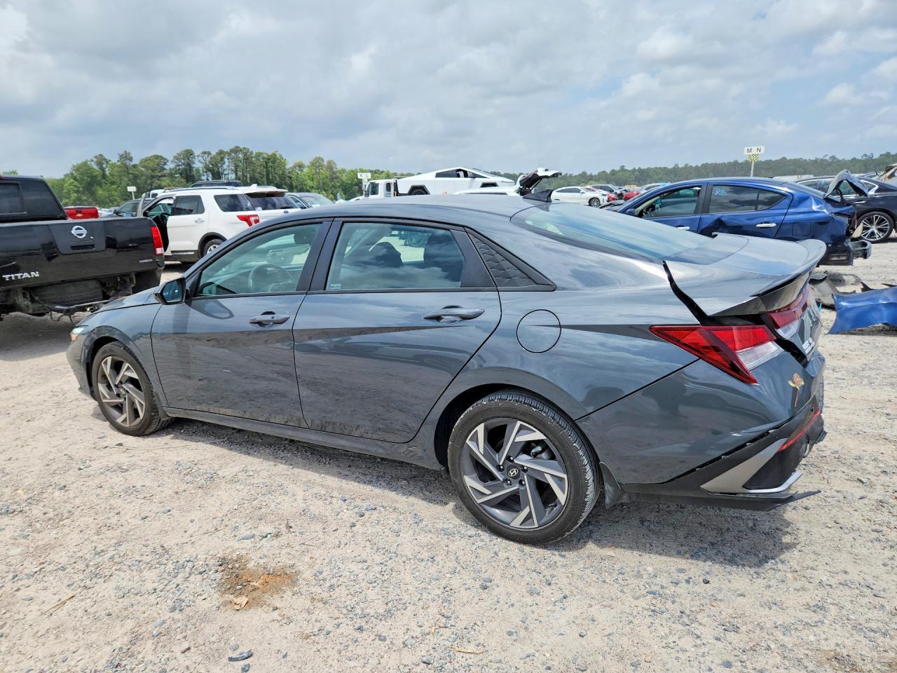2025 Hyundai Elantra Sel Sport - Фото 2