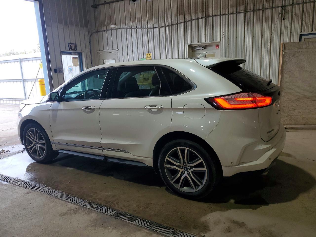 2019 Ford Edge Titanium - Image 2