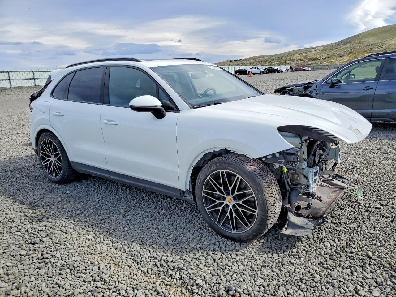 2024 Porsche Cayenne - Image 4