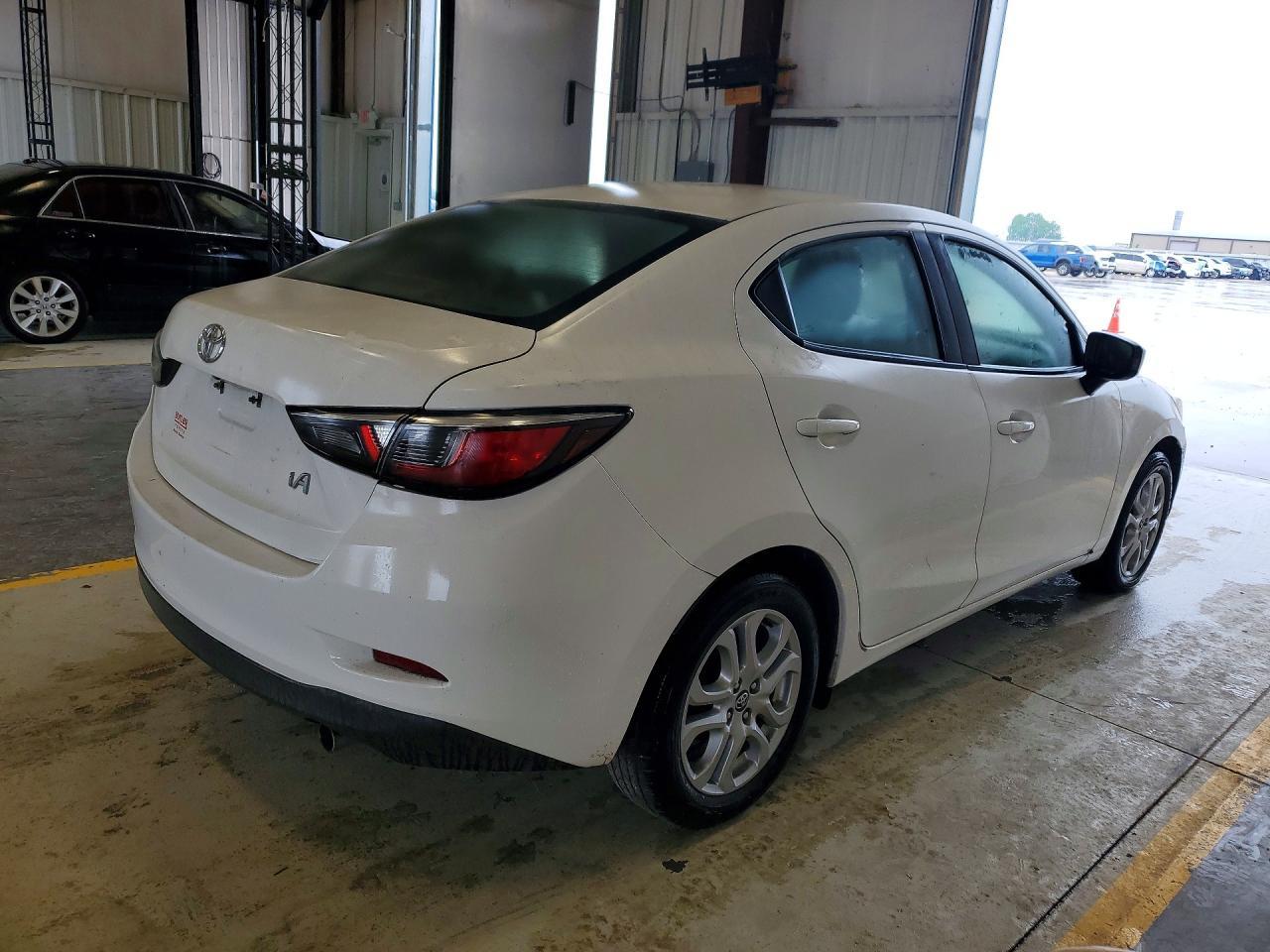 2018 Toyota Yaris Ia Base - Image 3