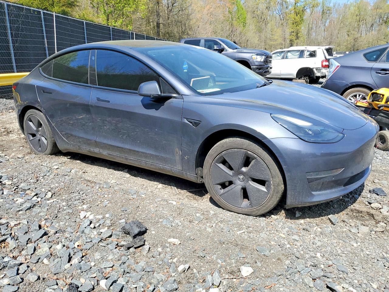 2022 Tesla Model 3 - Image 4