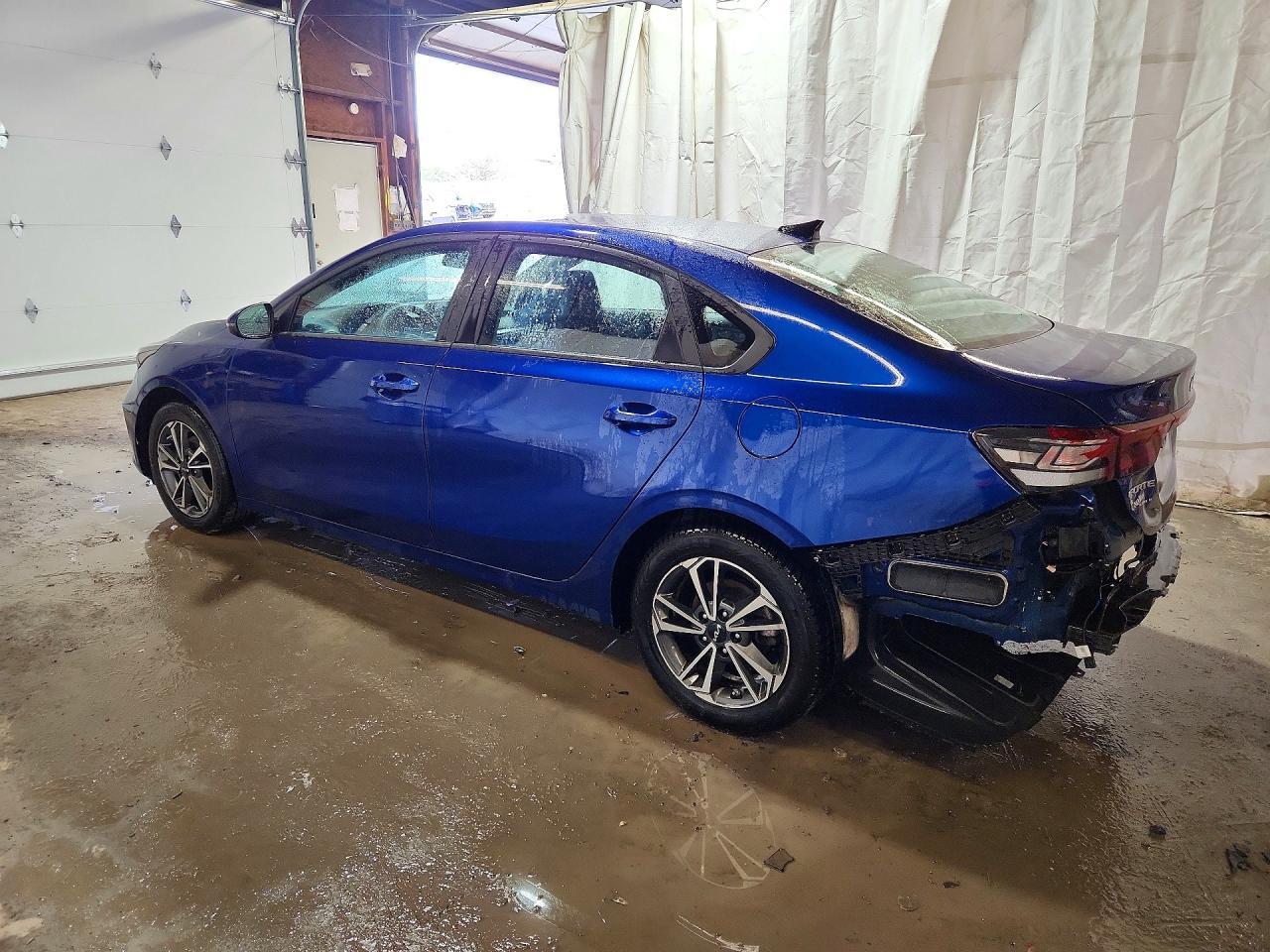 2023 Kia Forte Lxs - Image 2