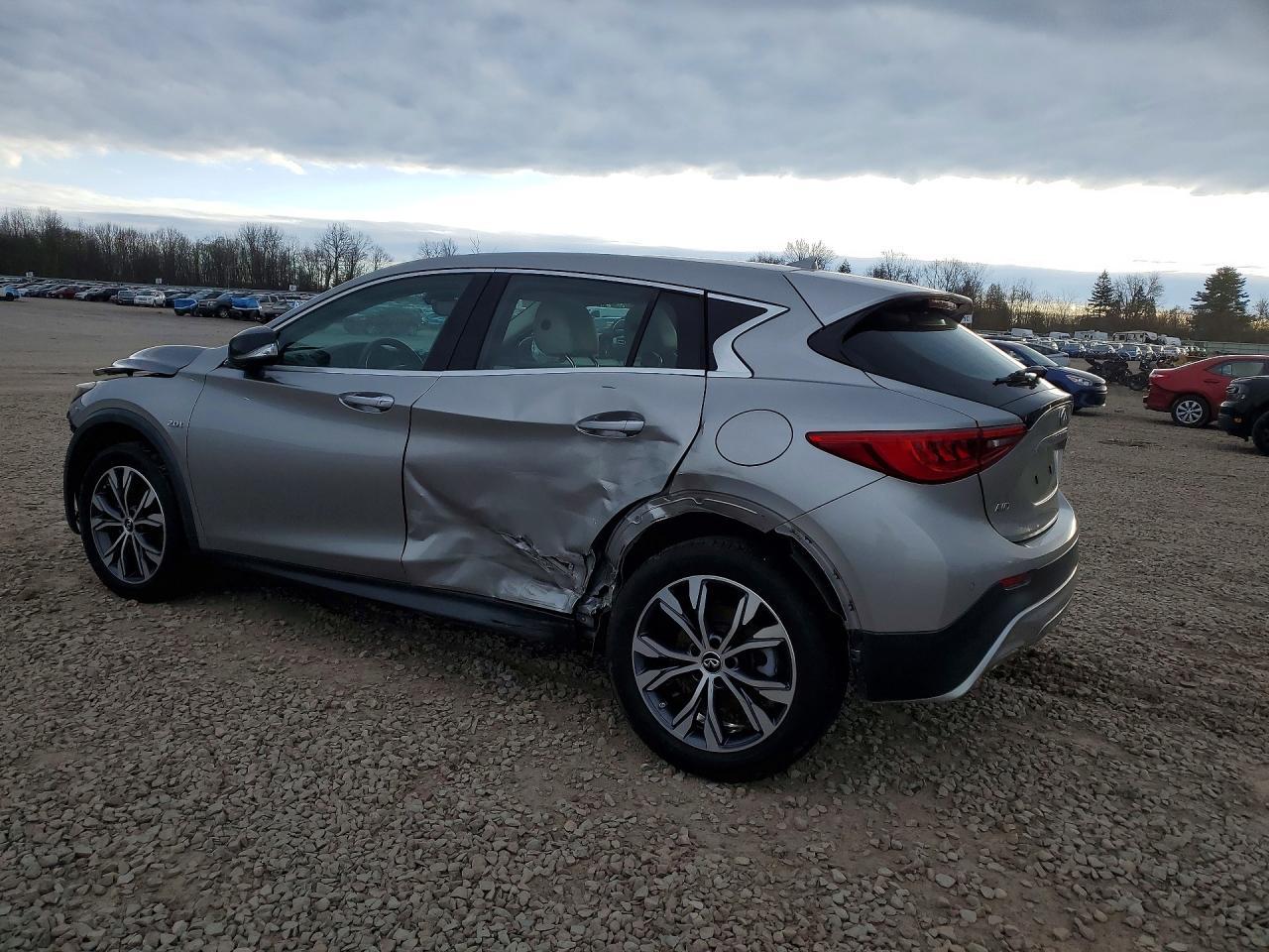 2017 Infiniti Qx30 Premium - Image 2
